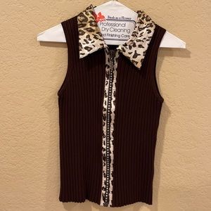Sleeveless Zip Front Knit Top with Leopard Silky Collar